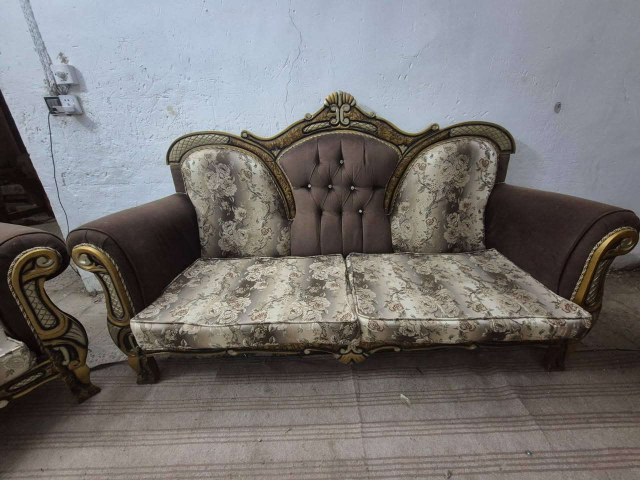 تخم عشر مقاعد نضيف كلش العنوان الحمزة الغربي الحي العسكري الاستفسار ***********
