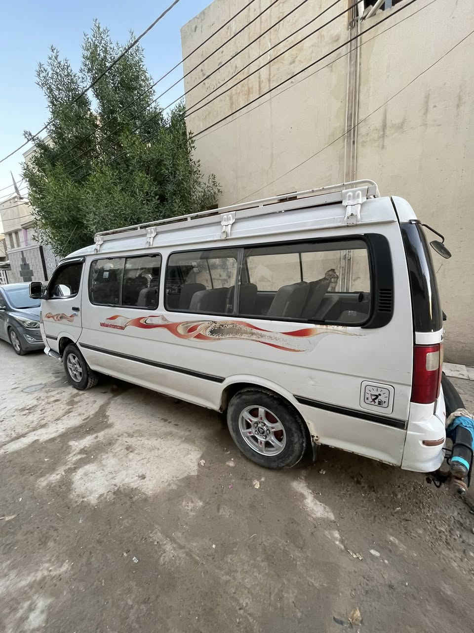 السلام عليكم
سيارة فوتون موديل ٢٠١٤ رقم انكليزي مصفره هيئه وضريبه وغرامات تحويل ثاني يوم 
حداديه جديده زوج تايرات جديد مكينه وكير نضيفات خير من الله كامله على اخر حبايه
السعر 78 وبيه مجال بسيط
مكاني حله حي الاكرمين
للاستفسار/***********
