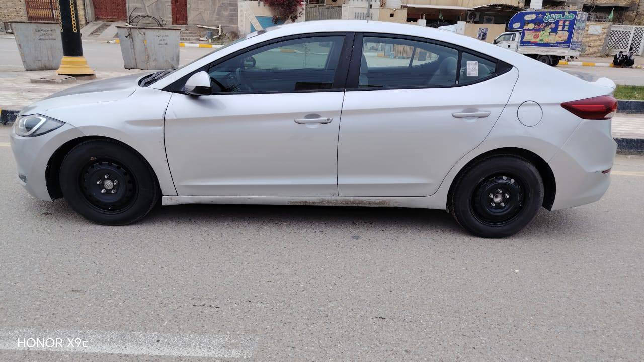 السلام عليكم
النترا 2017 أمريكي للبيع
فئة SE

المواصفات
محرك 2000 سي سي دوش
قير أوتوماتيك + تعشيق يدوي (Tiptronic)
ثلاثة أنظمة قيادة
تحكمات ستيرن

السيارة ليبل واحد
البنيد معمر
وشوية صبغ بالباب الخلفي جهة العبري
وصورة فحص السيارة مرفقة ضمن الصور

رقم انكليزي جديد
هزة جديد
السيارة باسمي
السنوية تنفذ بال2029

المضافات الجديدة
تخم تايرات جديد، بطارية جديدة، حدادية ،تبريد كله مضبوط

الموقع: ذي قار – سوق الشيوخ

السعر: 110 ورقة وبها مجال 

للاستفسار
***********
