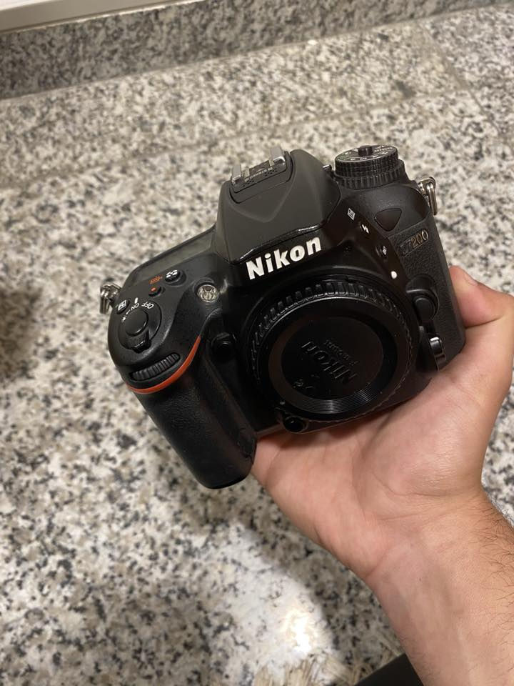 سلام عليكم للبيع كامرة نيكون D7200
للبيع استخدام شخصي
نظافته 95‎%‎
عدسته 18-140 VR KIT
واي فاي 
بعدها بحالة الوكالة 
غراضها كاملة 
للاستفسار *********** واتساب
