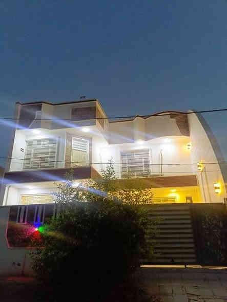 دار سكني للبيع او المراوس | حي الجامعة
_______________________________
 الموقع | مميز على ساحة قرب شارع سوات
_______________________________
 المساحة | 200 م2
الواجهة | 10 م
_______________________________
تفاصيل الدار :
🔹 4 غرف نوم 
🔹 استقبال + صالة 2
🔹 مطبخ 2
🔹 مجاميع صحية متكاملة
_______________________________
للاستفسار اكثر زورونا في مكتبنا الكائن في :
ديوانية - الجزائر- مقابل برج الامراء 
مجاور مستشفى الحياة للعيون - د.حسنين
او الاتصـــال على الارقام
***********
***********
