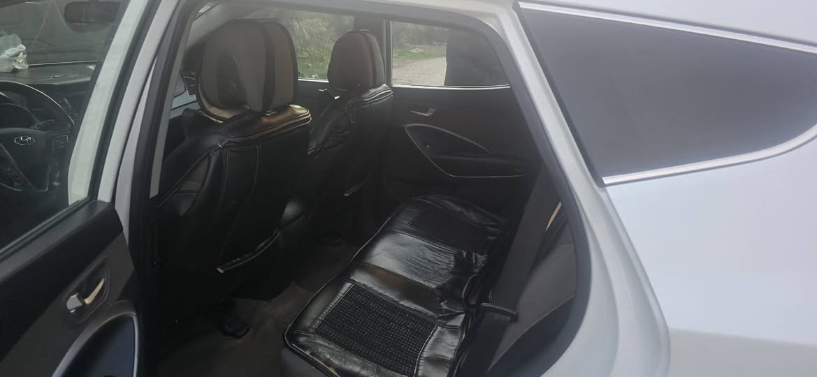 سنتافيا ٢٠١٨ وارد امريكي اللون ابيض صدفي 4 سلندر رقم ديالى  GDIممفتوح عل وضع الشركه السياره بيها شويه صبغ بالصندوك  سنويه وهزه جديده  باسمي تحويل ثاني يوم السعر ١٦٥ وبيها مجال بسيط مكان السياره ديالى بعقوبه الاستفسار الاتصال عل الرقم 
***********
