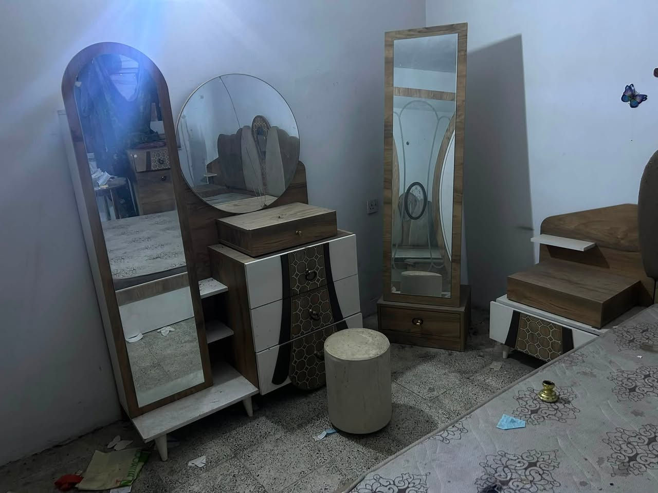 غرفة نوم تركيه للبيع السعر ٥٠٠ وبيها مجال ***********
