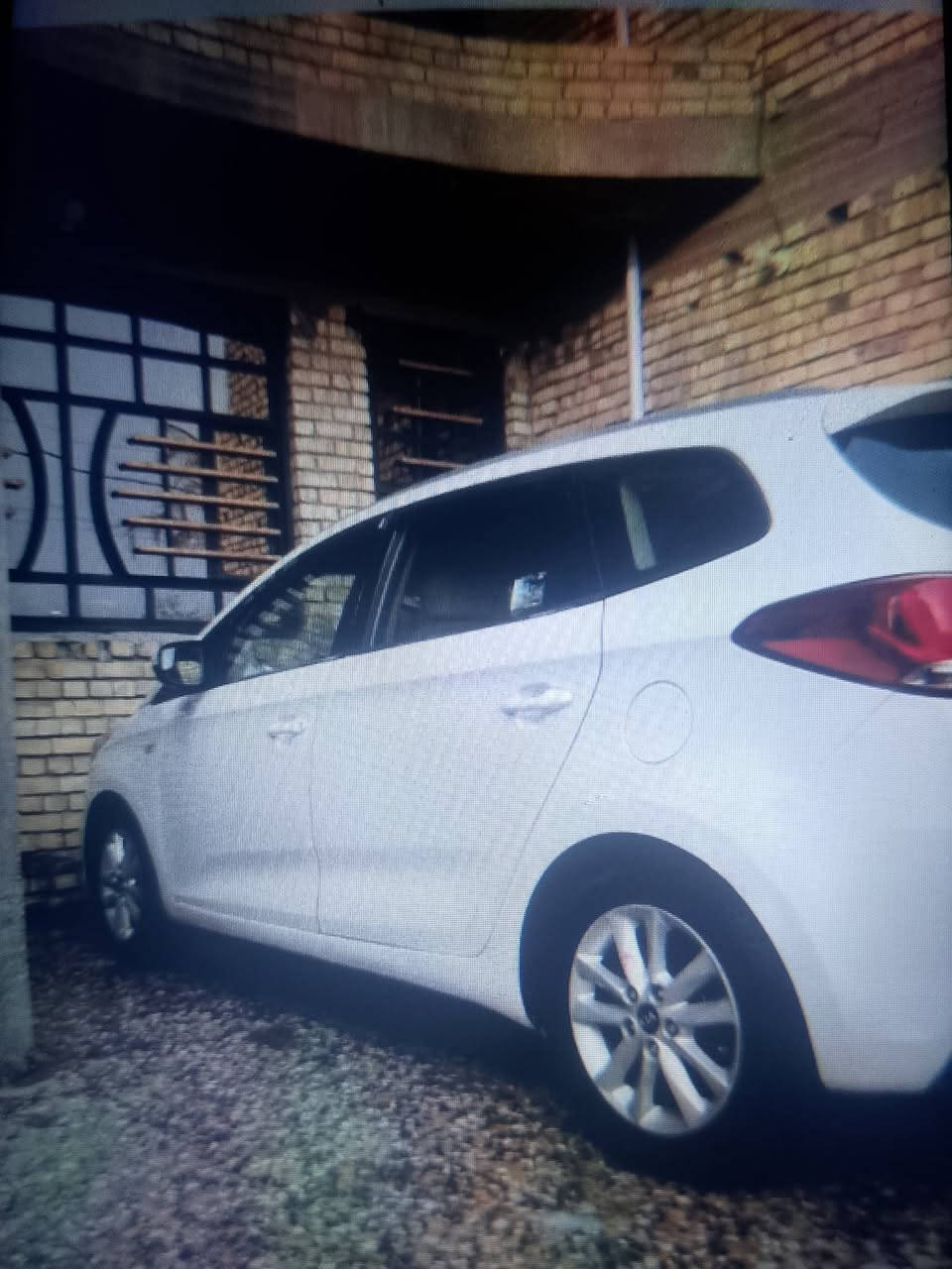 للبيع كارنز موديل 7.14 راكب تخم تاير جديد مري شفط دواخل جلد رقم اربيل الجديد سنويه  لل29السياره بأسمي تحويل ثاني يوم السياره جاهزه من كلشي السعر 125وببه مجال رقم الهاتف ***********
