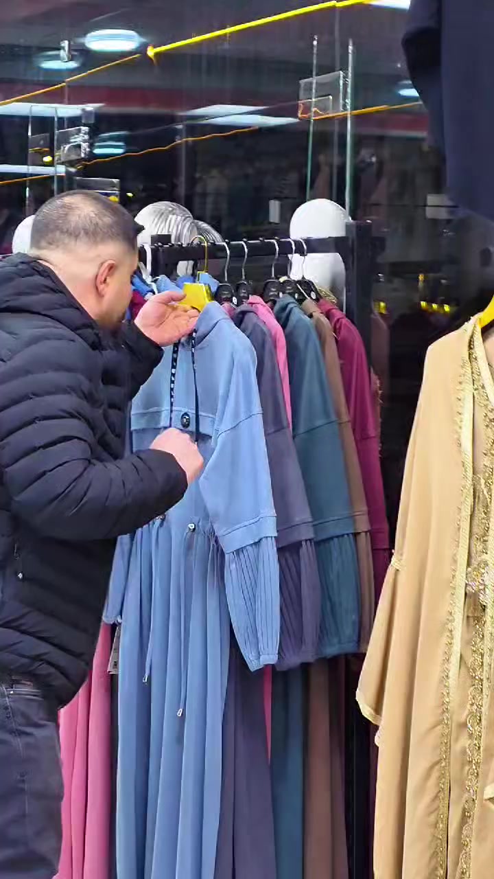 #ازياء_الخليل ❤️
📌ادلب الدانا طريق المولات سوق الزهراوي #مركز_بيع_جملة


**إذا كنت صاحب هذا الإعلان وتريد حذفه لأي سبب، رجاءا أرسل رسالة إلى الدعم الفني**