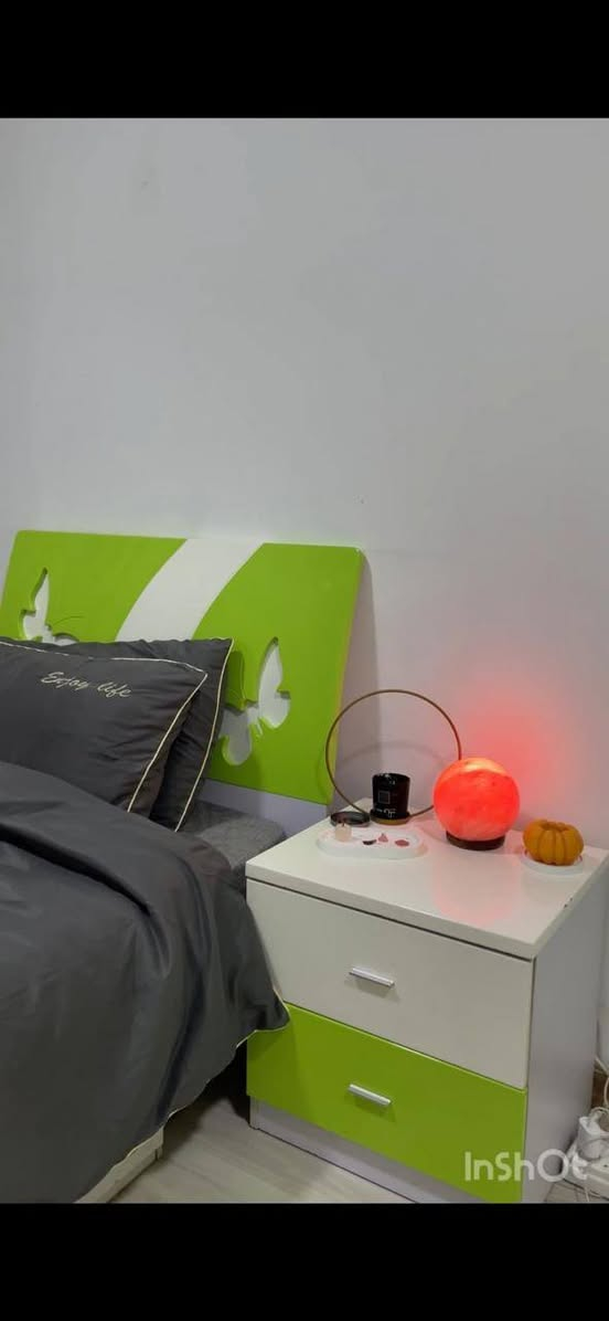 السلام عليكم 
السلام عليكم مرخصت الدمن المحترم عندي غرفة للبيع غرفة جديد حلوة تركية معتاز فلوس ومتوازي علا البيع السعر (٢٥٠ ) الف المكان شقق الصالحية *********** بيهة مجال
