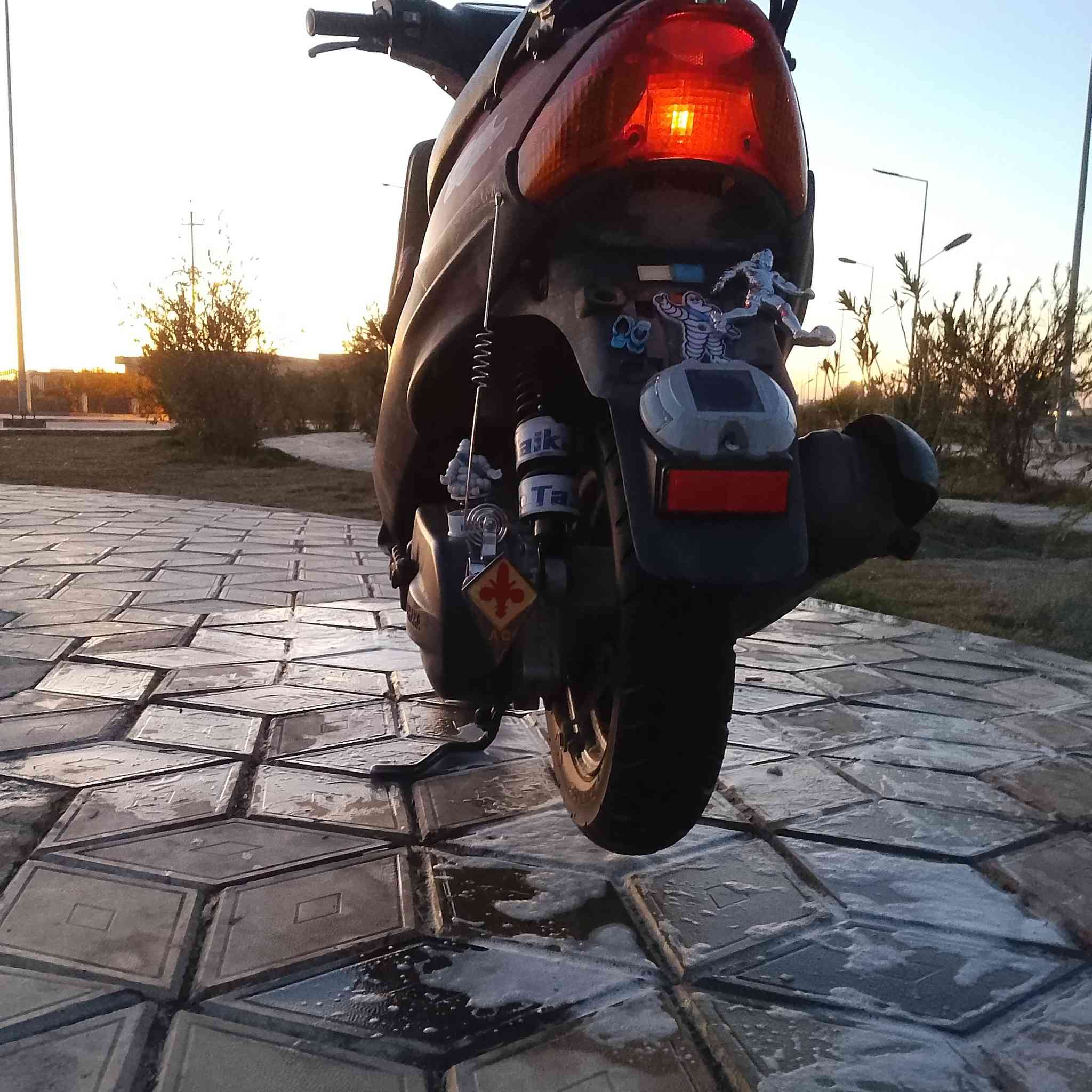 سلام عليكم دراجة للبيع يوماهة تسع ازروف ما صارلهة هواي من طالعة من رمبة وكيل الستفسار علا الرقم ***********
