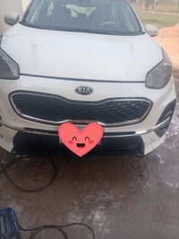 للبيع كيه سبورتج 2020 ماشيه 50حقيقي سياره بيها قطعتين بنيد وجاملغ فقط ...