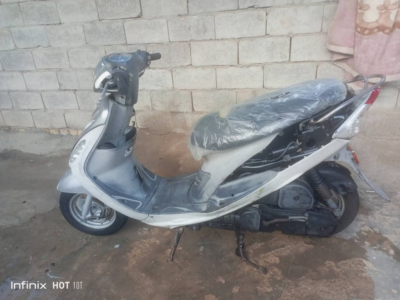 سلام عليكم دراجه ماكس منغولي دراجه الله شاهد خير من الله خرسه من الدوام للبيت ما طالع بيهه كفراتهه الوره موجودات بس  جاردات  أنه نازعهن مكينه ما مفتوحه تجي وشوف رجاءن المو شراي لا ايخابر  رحمه الواديكم مكاني ميسان حي الرحمه الاوله السعر 800او بيهه مجال للشراي أو هاذه رقمي ***********
