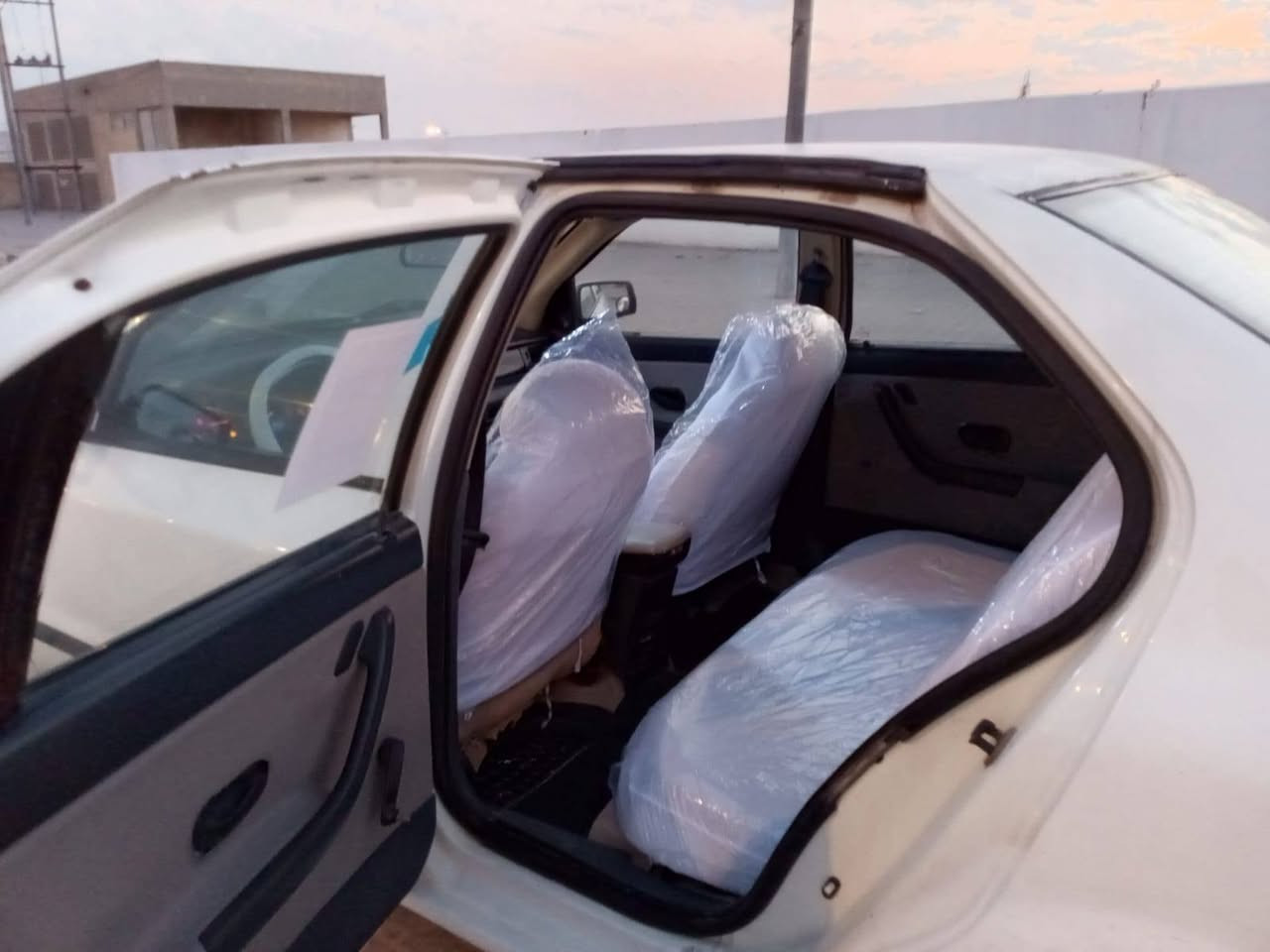 السلام عليكم سمند للبيع مديل 2009 السيارة جاهزة مكينة كير وحدادية رقم بصرة دولي سنوية لل30 تخم تاير جديد خط ابيض السعر 33 مكاني البصرة القبلة *********** متواجد عل واتساب فقط
