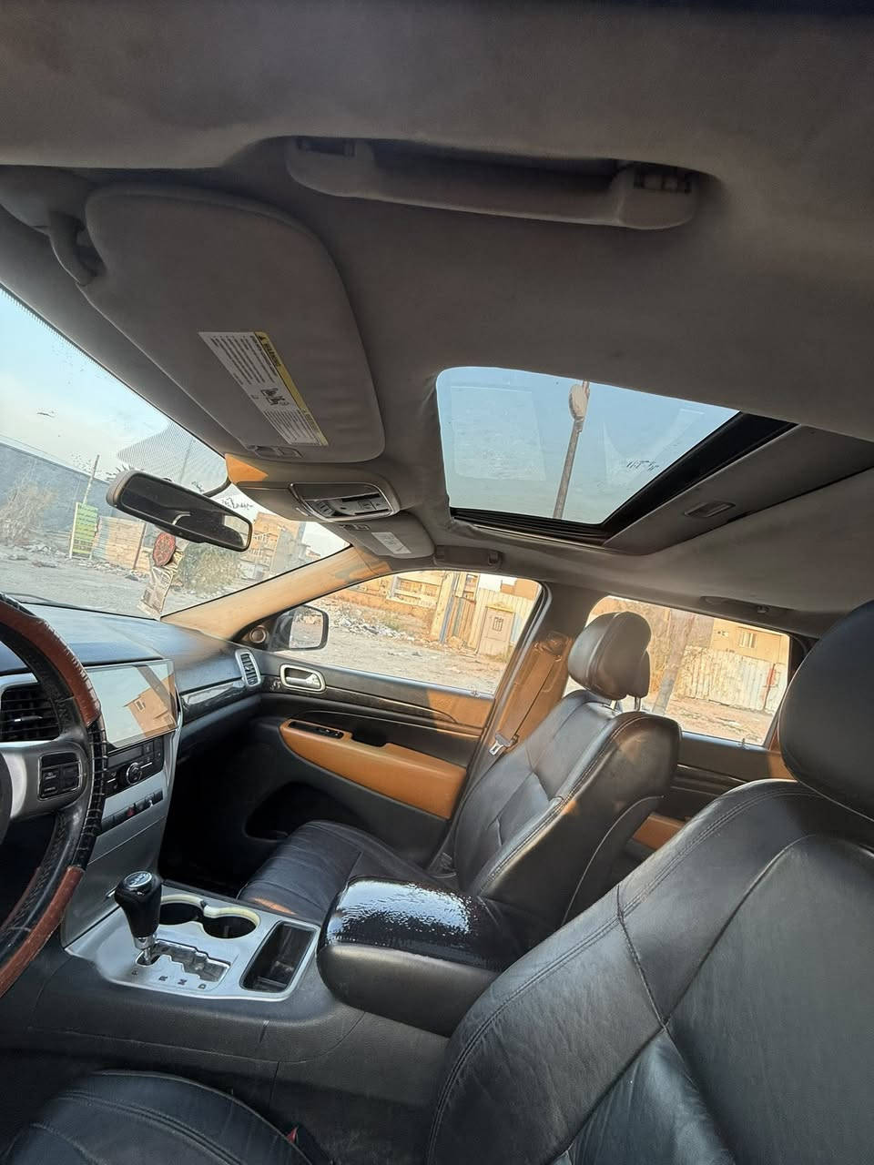 جيب كراند شيروكي لمتد  فور ويل موديل ١٢ بدون حادث من أمريكا لاشاصي لالغد سيارة تم صبغها عام لان بيها جراد وبيها شظية بكصة قمارة صور قبل صبغ موجودة وبعد صبغ 
أبيع اقساط للموظفين فقط سعر ١٧٥ ورقة نص مقدمة وباقي لمدة ٢٠ شهر ويتم الاتفاق مكان سيارة بغداد 
***********
