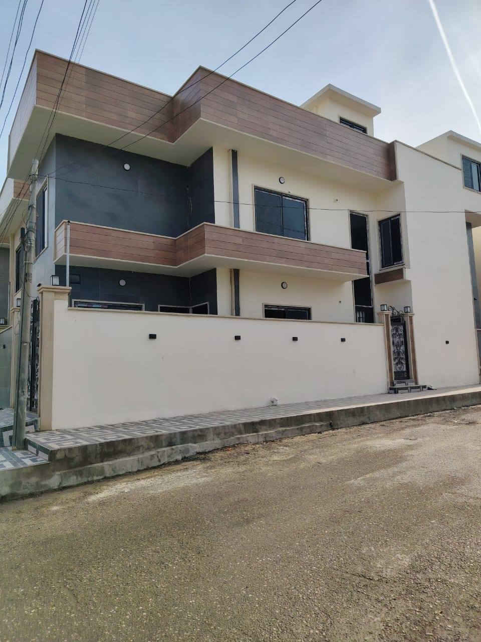 � #عروض #مكتب #الثقة #للعقار🏡
📍 الموقع: الموصل –حي-النور]
⚡دار-للبيع-الفرع قبل دانيا ماركت
📐 المساحة:120-متر- زيرو
🛏️ عدد الغرف: [4- غرف نوم ]
🛁 عدد الحمامات: [2-حمام ]
🍽️ مطبخ + صالة + كراج + سطح 
✨الاتجاه-شروق💥
✨ المميزات:* 
على-شارع-بعرض-20-متر
✅ موقع حيوي وقريب علسوق
✅ بناء مرتب سنة2026
✅ سند طابو

💸 السعر: [ يُذكر عند التواصل / او الاتصال ]
📞 للاستفسار اكثر الاتصال على الأرقام التالية:
*********** شاكر ابو يحيى
*********** عمر النعيمي
*********** عثمان النعيمي
***********
📍 موقع المكتب سايدين حي التعليم العالي 
📍 الموصل – بعد بوابة غزل ١٠٠م
✨متابعه -الحساب-ليصلكم-كل- ما هو جديد
📌 نستقبل كافة العروضات داخل جميع أحياء الموصل الايسر
