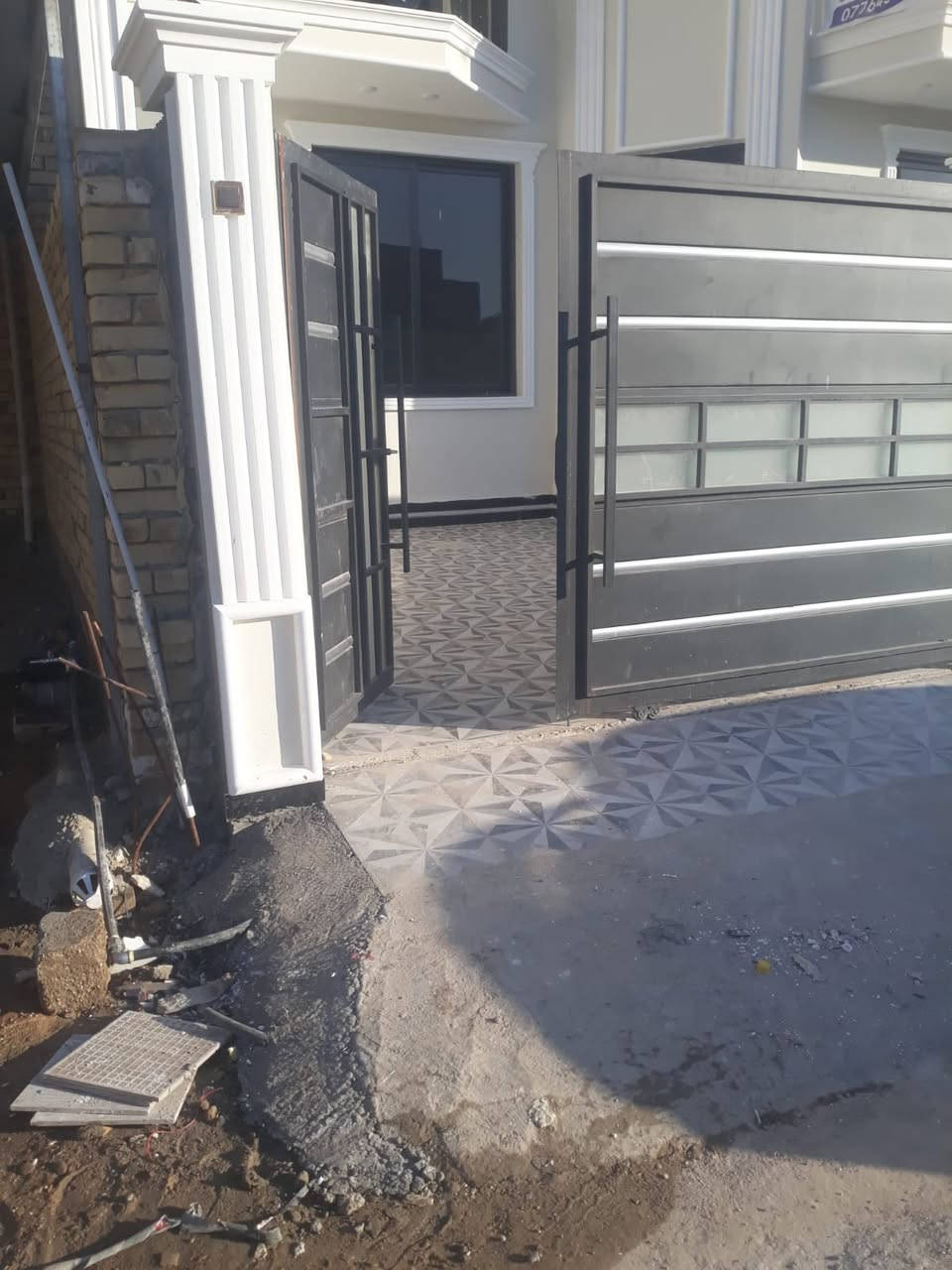 دار للبيع 
المساحة 200م طابو زراعي سند 25
طابقين بناء حديث تسليم مفتاح
يحتوي على
غرف نوم عدد 4
مطبخ
استقبال
كلدور عدد 2
مجمع صحي عدد 3
الموقع //ورديه داخل منطقه الامام سيد موسى
للاستفسار اكثر الاتصال على الرقم
***********
