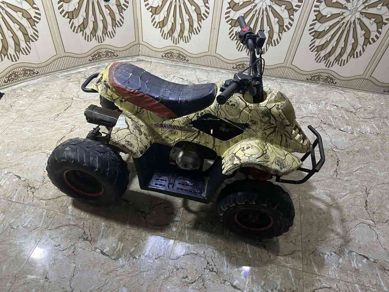 سلام عليكم دراجه رباعية باتري جديد دراجه نضيفه حيل  محرك فول خير من الله دراجه سعرها 250قفلهه وترهم للمراوس نكرة سلف رقمي ***********
