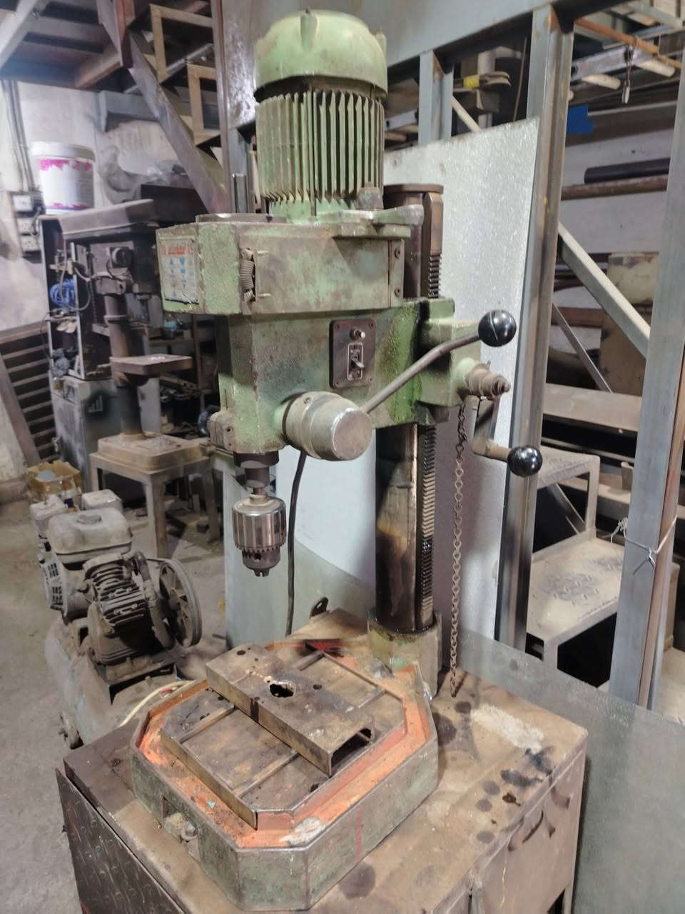 السلام عليكم مزرف 3فيز بي كسر بل لشة وملحوم من الأسفل شغال سعرة 350الف مكانة الشيخ عمر ***********
