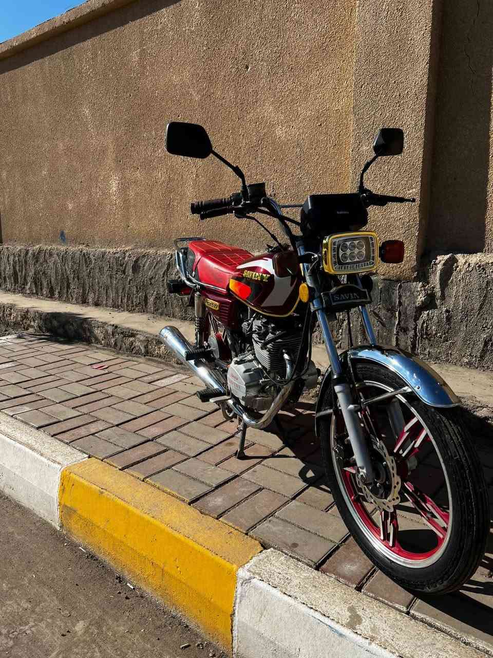 سيفان للبيع 
بي أوراق كامل 
محرك ما مفتوح 
٥٧٥ وبي مجال بسيط 
رقم  صاحب الماطور 
 0783 739 1444
