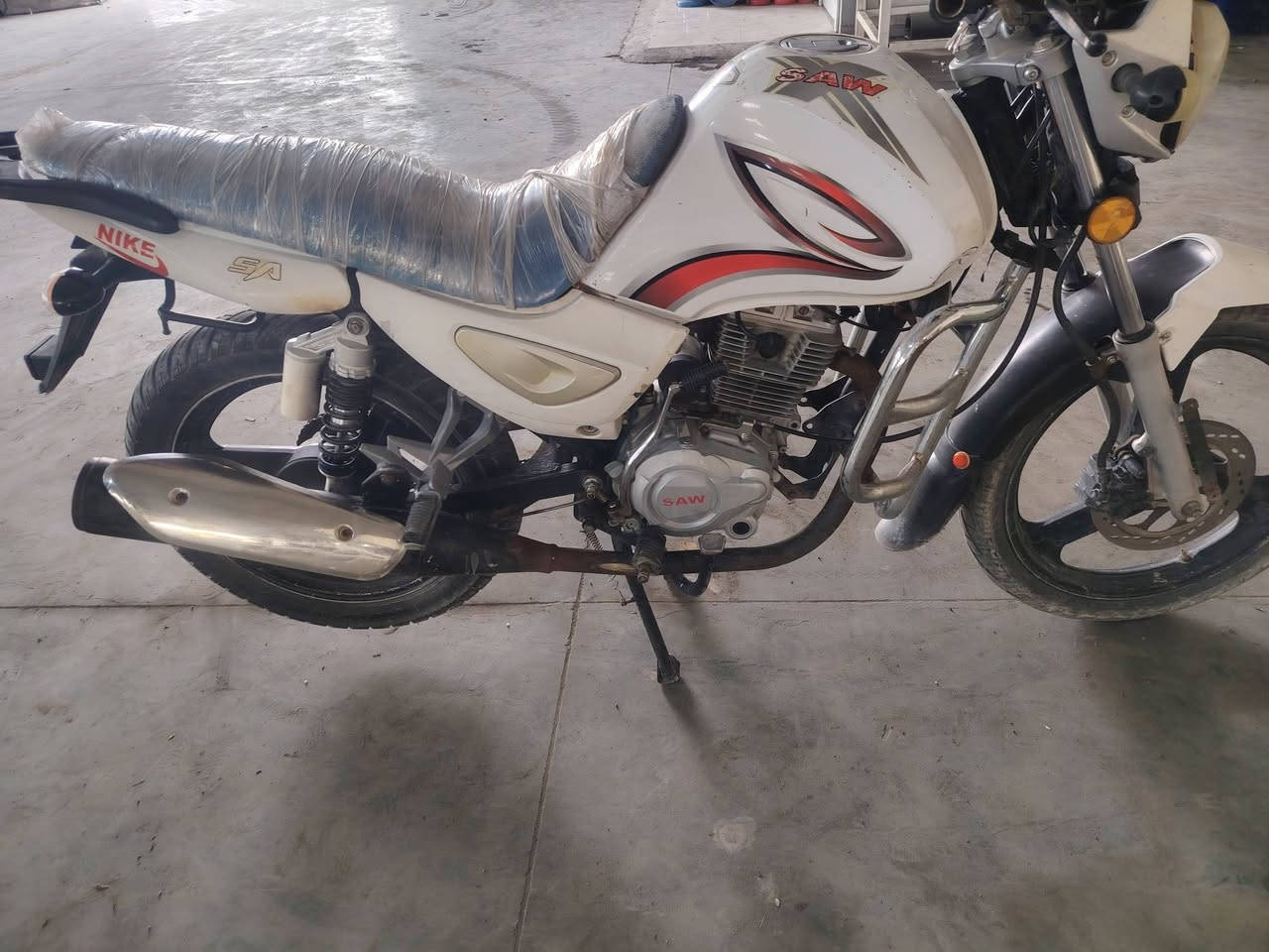 السلام عليكم موطور سنكي للبيع كهربايات كلهه شغاله محرك ممدوده علي سبانه موطور نضيف وحلو موديل 18 اوراق كامله بس بي راس الباتري مشورث يرادله بس باتري ويشتغل سلف السعر 600 وبي مجال ***********
