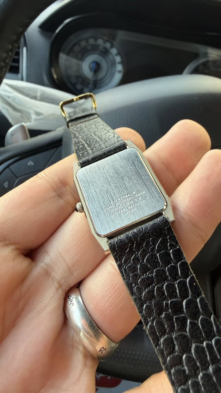 Made in Japan 🇯🇵
سيتزن اكسيد
 شكل التانك دايستر مقاوم للخدوش
انتاج التسعينات 1990s
نظام الميلين
كوارتز 🔋
قطر 37*28
زمبلك زفير
نضافة تامة لوك 
السعر 95$


**إذا كنت صاحب هذا الإعلان وتريد حذفه لأي سبب، رجاءا أرسل رسالة إلى الدعم الفني**