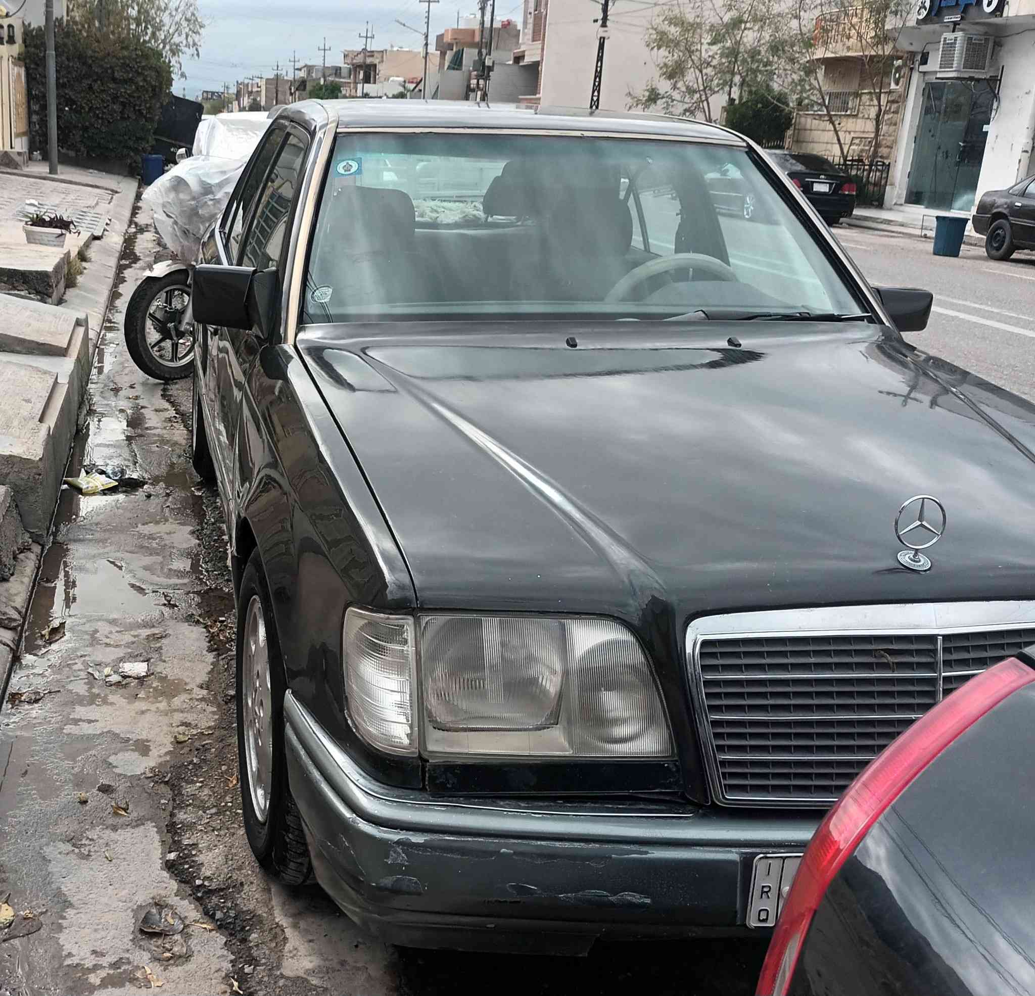 سيارة مارسدس ٣٠٠  موديل  ١٩٩١ باسمي  رقم انكليزي السنوية مجدد لحد ٢٠٣٠ عنواني بغداد طالبية 
***********  هذا الرقم بيه واتساب سعرها ٤٧ ورقة والشراي يدلل

