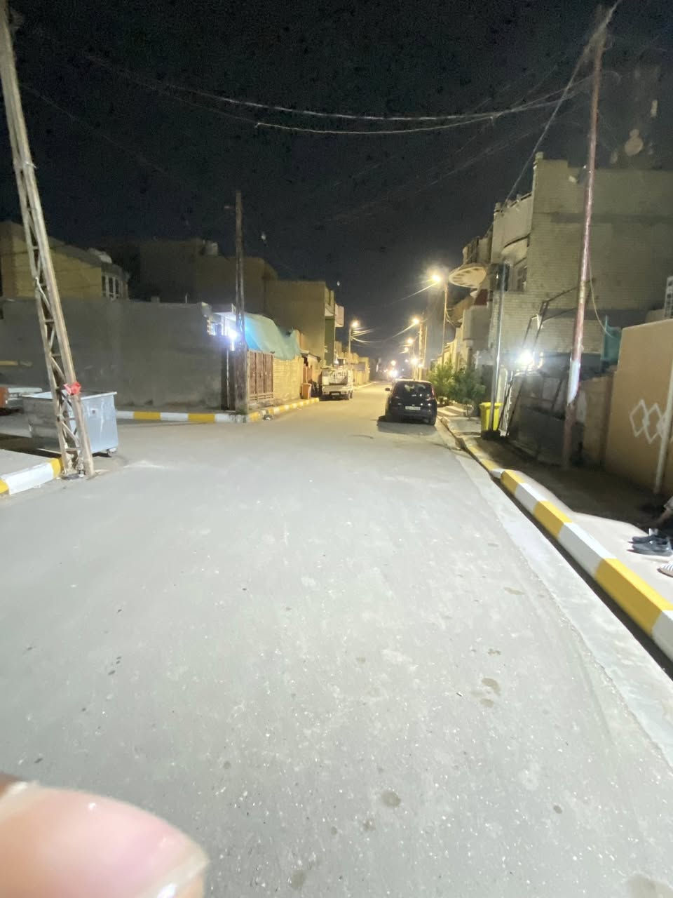 دار 🏠 سكن طابو صرف للبيع
المساحه ٢٠٠ متر
واجهية ١٠ و نزال ٢٠ 
طابق واحد بناء 🔨 بلوك بحالة جيدة بناء عام ٢٠١٧
يتكون من غرفتين نوم وصالة واستقبال ومطبخ ومنور وكراج وصحيات داخلية وخارجية 
موقع جيد جدا 
قضاء الصويرة حي الاسرى مقابل سكلة حجي شامل خلفة المنتزة الجديد قريب على الشارع التجاري كلش بس تدخل الفرع يصير كبالك البيت 
متوفر كافة الخدمات ماء 🚿 اساله و كهرباء ⚡️ وتبليط
السعر مناسب ويرهم مراوس حسب القناعة ***********
