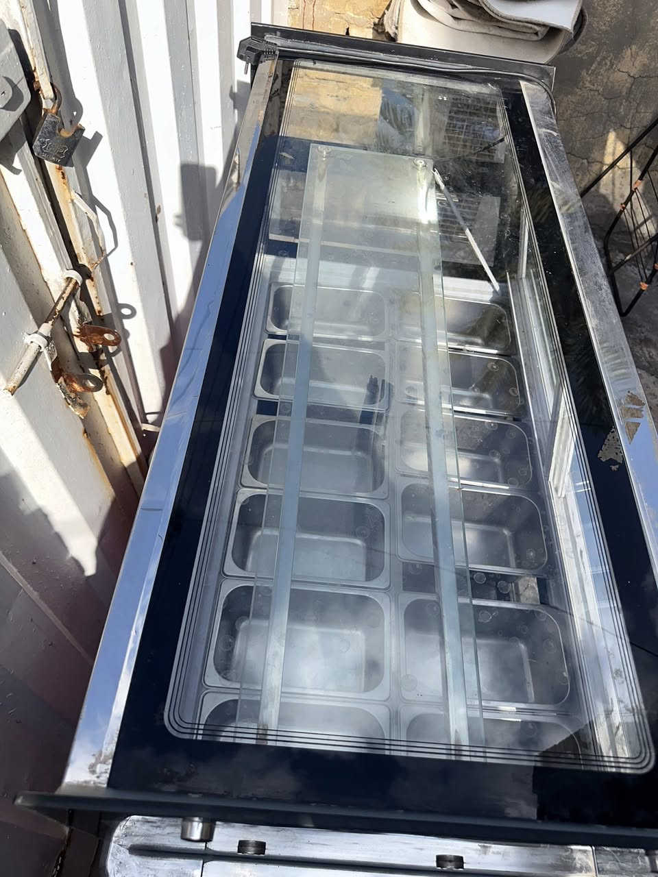 مساء الخير عارضة مقبلات وسط سعر  500 و بيها مجال


**إذا كنت صاحب هذا الإعلان وتريد حذفه لأي سبب، رجاءا أرسل رسالة إلى الدعم الفني**