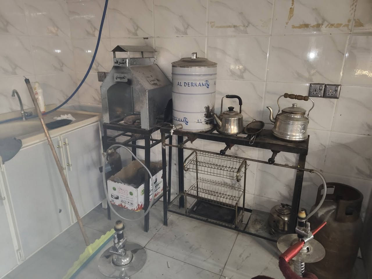 السلام عليكم اغراض كوفي نضيفات كلش بلازمات عدد 5 سبالت عدد 4 صوبات غازيه عدد3 ميز مع كراسي عدد10 قنفات كعده ديوان مع ميزهن عدد10 عارضات عصاير 3 +براد ميز كاشير مع الكرسي جديد نراكيل عدد6 خلاطات عصاير عدد 4 زائد كاونتر مطبخ كاامل قناني غاز عدد 3 بانكات جداري عدد6 مع طباخ سماعات عدد 2 مع المكسر مالهن مع ورق ودومينه (( يعني اغراض كوفي كامله))  ابيعهن شلع ما ابيع غرض واحد المراسله خاف ورجاءا المو شراي لا يعلق ولا يراسل مكاني موصل الايسر


**إذا كنت صاحب هذا الإعلان وتريد حذفه لأي سبب، رجاءا أرسل رسالة إلى الدعم الفني**