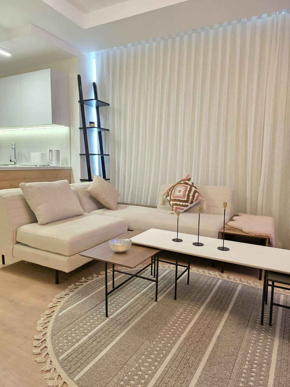 اثاث شقة نظيف جدا للبيع في اربيل امباير
ابيع اثاث َكامل فقط
واتساب ***********
