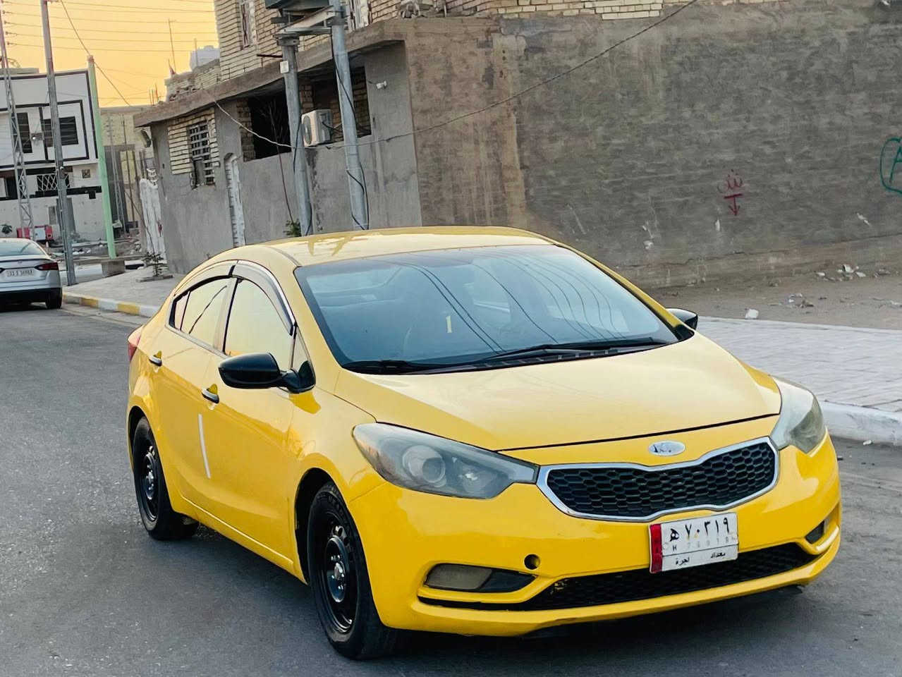 السلام عليكم للبيع كيا فورتي مديل 2015 وارد امريكي حادثه حافت البنيد فقط والباقي مكفول كفاله عامه كله ليبل وحد موصفات شاشه كامره تحكم مكينه 2000 دوش حساسات منضومه غاز سنويه لغاية 27 رقم بغداد مشروع وطني مصفره هيه وغرمات السياره جديده حيل وجاهزه واي نقص مابيه كير مكينة مكفولات حداديه تخم تاير تدفه تبريد ثلج السعر 108 لاستفسار اكثر لاتصال على الرقم***********مكان سياره كربلاء المقدسة مكلف بل نشر
