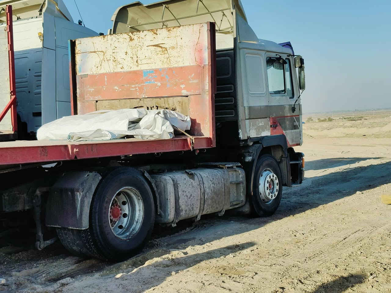 للبيع مان 1993 جاهزه للعمل 
مابيه اي نقص محرك لا تنقيص
 ولا بخار السياره جاهزه 
السعر اتصال 
***********
***********
