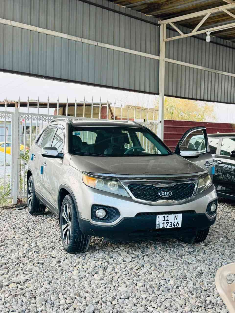 السلام عليكم للبيع او للمراوس كيا سورنتو موديل 2013وارد امريكي السياره ضرر باب السايق والباب الخلف السايق مصبوغه حزام اثر جراد السياره جديده وجاهزه كير ومحرك وكشر احلى من الصوره 
مواصفات السياره 
بصمه تشغيل+محرك 2400
بصمات بلبيان+كامره خلفيه 
ويل كب كروم+ مري شفط 
تحكم استيرن+ اشاير بلمري 

السعر 125وبيهه مجال 
العنوان بابل الشوملي 
***********
