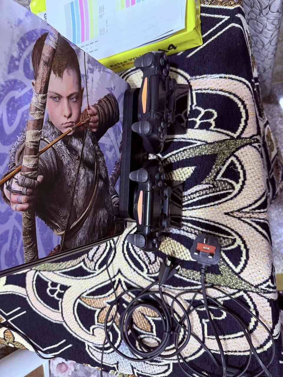 السلام عليكم بلي فور مفتوح عجينة فقط وان تيرة مهكر اصدار 9 افضل اصدار نظافة فول  مع كامل ملحقاتة سلك  POWER وسلك HDMI مع ستاند فريز (شحن يدات وستاند اقراص وتبريد بلي) السعر 280 وبي مجال للتواصل ***********
