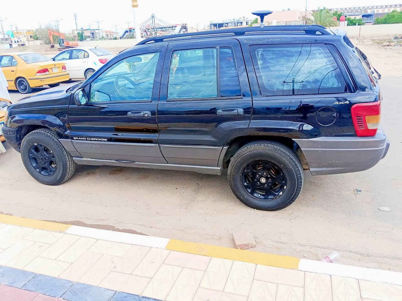 جيب الفيني للبيع 
مكينه وكير فيشه وبطل VvT 
حداديه جديده  باتري جدد  تبريد ثلج 
تخم تاير 
رقم بغداد تحويل فقط  سنويه لل ٢٨ 
كهربائي كله شغال 
شاشه تاب 
سنتر لوك كامل 
السعر 50وبيها مجال للشراي 

نواق السياره 
فقط المكينه بيه بخار
***********
