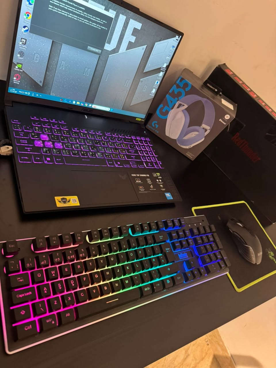 🔥 للبيع ASUS TUF Gaming F16 🔥
✅ الحالة: نظيف جداً واستعمال خفيف
✅ نسبة النظافة الخارجية: 99%
✅ نسبة البطارية: 93%

💻 المواصفات:
🔹 المعالج: Intel Core 5 210H
🔹 كارت الشاشة: RTX 4050 6GB
🔹 الرام: 16GB
🔹 التخزين: SSD 512GB
🔹 الشاشة: 16 إنج 144Hz

🎮 الجهاز جاهز للألعاب والشغل بدون أي نقص
✅ ويندوز أصلي
✅ جميع التعاريف والبرامج منصبة وجاهزة

📦 الملحقات:
✔ شاحن أصلي
✔ حقيبة ASUS أصلية
✔ سماعة G435
‏✔ Mouse Pad عادي 
✔ موس و كيبورد the thunder ضوئي 

❌ لا يوجد كارتون

📌 ملاحظة:
يوجد أثر أبيض صغير جداً بالشاشة ميتعدى ٤ سانتين كما موضح بالصورة، ولا يؤثر على الاستخدام أو الألعاب. 
الابتوب لا شخط لا مفتوح لا مصلح

📍العنوان: بغداد - الدورة - البعيثة
💰السعر: 1,200,000 دينار

📞 الرقم: ***********
✅ متوفر واتساب

للمهتمين مراسلة أو اتصال
