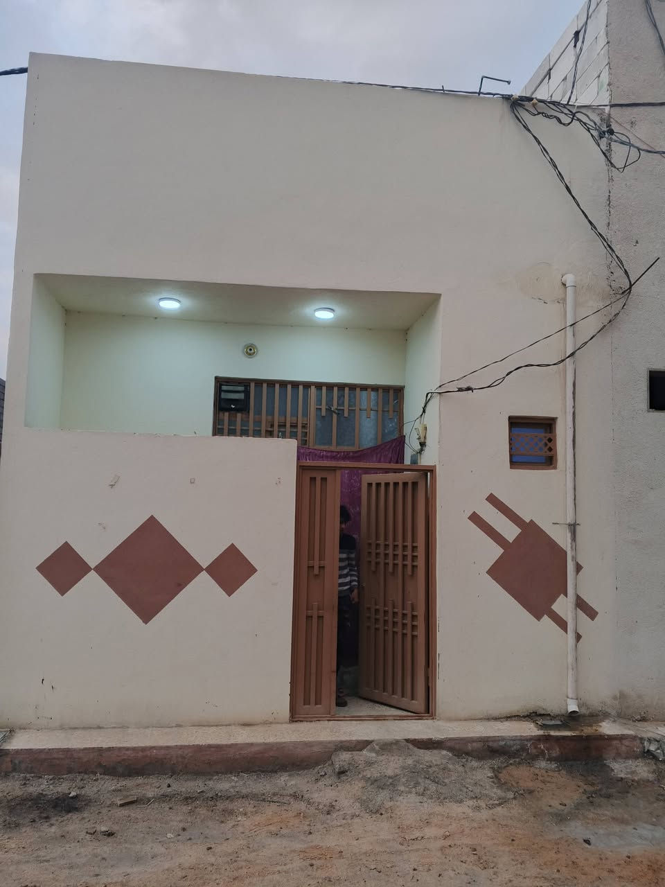 بيت 50متر طابق ونص غرفتين نوم مطبخ صاله حمام طابو صرف 25قرار محكمه
كربلاء طريق طويريج قرب مدينة زارين عامود 130
***********
***********
