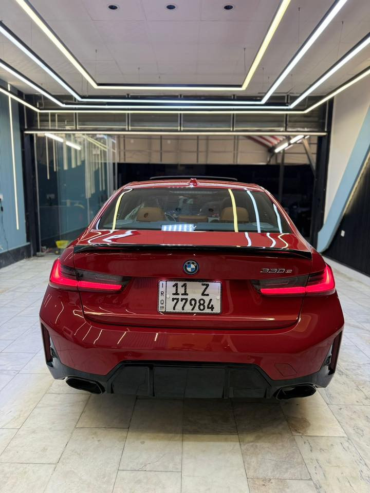 السلام عليكم
للبيع BMW 330e موديل 2024

فول أعلى فئة بالمواصفات اندفجول

محرك 2.0 توين باور تيربو 292 حصان والعزم 420 نيوتن
(أقوى من نسخة البانزين العاديه)

السياره تعمل بنظام (البانزين + هايبرد + كهرباء) اقتصادية جداً

وتكدر تختار بين الانظمة مع امكانية شحن السيارة بالكهرباء

ماشيه 6 الاف فقط

المواصفات خاصة 1/1

1.نظام الأوتو بارك (ركن السيارة بدون تدخل السائق) 

2.نظام البارك إسيست (امكانية ارجاع السيارة بالكراج تلقائي)

3.كامرات 360 درجة عدد 4 محيطيه 3D

4.فتحة سلايد روف

5.داتا شو Head Up Display (يعرض بالجامه الامامية)

6.نظام صوت Harman/Kardon Logic 7

7.شاشة كبيرة متصله 

8.فتح الصندوك بالقدم 

9.لايت ليزر اصلي داينمك

10.كشنات جلد لون جملي Camel + الكشنات كهرباء وخزن ميموري 

11.تدفئه بالمقود والكشنات

12.تصعيد وفتح الزجاج بالبصمه

13.حساسات امامي خلفي جانبي

14.اضاءة محيطية متغيرة الالوان

16.نظام تعتيم بالمري Auto Dim

17.شفتات بالمقود

18.شاحن تلفون وايرلس

19.نظام الترحيب عن الاقتراب من السيارة

20.ابل كار بلي وايرليس

21.رادار امامي

22.رادار النقطة العمياء

23.رادار الخروج عن المسار

ضررها جاملغ خلفي ونص الجاملغ الامامي
(جميع الايرباكات سليمه)

السعر 34,000 $
للبيع او مراوس حسب القناعه
مكان السيارة بغداد
للاستفسار ***********
