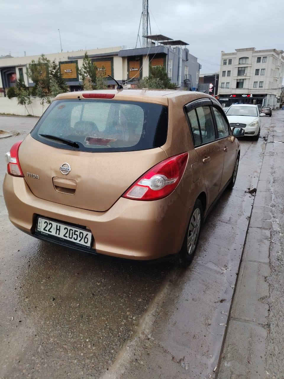 تیدا  2009 
چوار جام کارەبا  
گیر تۆماتیک  

دووپارەچەی سبوغە،  چاملغی پێشەوە لەی سایەق لیدراوە ، لەگەل چاملغی پشتەوە لای سایەق بەبی لیدان ،
لەگەل یەك جەمپی  پێشەوە   

70. مەجال 
*********** أربيل, العراق
