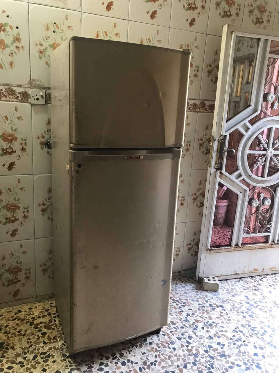 سلام عليكم
غراض مطعم للبيع
طباخ عين٢ستعمال قليل
جام خانة عرض م١ رتفاع٦٠س 
ميز حديد رتفاع ٢متر وربع طول م١او٨٠سم
قطاعة فنگر
مثرامة حجم وسط
ثلاجة تجميد ممتاز كشر نضافة وسط
قلاية عدد ٢حجم ٦لتر
كرير برگر حجم زغير
حماية ريزو حجم كبير
حماية كنتاكي او زنگر شغالة


**إذا كنت صاحب هذا الإعلان وتريد حذفه لأي سبب، رجاءا أرسل رسالة إلى الدعم الفني**