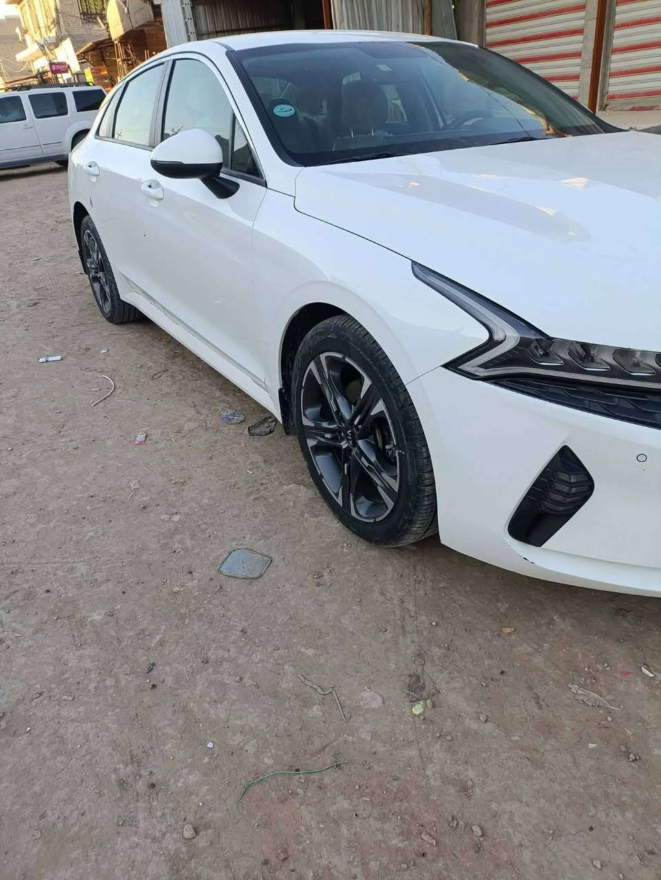 عليكم K5موديل ٢١ كفاله عامه من كلشي رقم بابل مواصفات شاشه جبيره حساس امامي خلفي داخل جلد مشمشي ماشيه ٥٤الف سياره جديده كارتون مكان السياره بابل القاسم ***********اخوان اني مكلف بل نشر السعر يم صاحب السياره خليت رقمه
