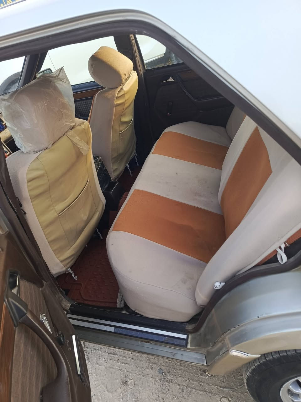 سلام عليكم دب البيع موديل 90 اصل رقم بغداد صدامي وراعيه موجود في الرفاعي وهيه موجوده هم بل رفاعي مكفوله من ضربه والحادث ما عده صبغ جماليه وقواعد سليمه  حداديه صدر جديده قبل سبوع مئسويه ولوره 60بل ميه سعر 65 وبيه مجال موجود عل خاص *********** ونا خادم وذا كو مراوس راوس وطي فرق بسبه راكب ونيفاره بيكم المالم حسب القناعه
