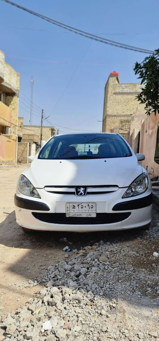 سلام عليكم 
للبيع بيجو فرنسي 307 موديل 2004 
تبريد شغال 
كير اوتوماتيك 
رقم بغداد مشروع وطني  
كهربائيات الداخليه والمحرك كلها شغاله وبلادي 
السعر 55 وبيها مجال عليها غرامات ٧٠٠ ينزل من سعرها
مكان السيارة بغداد 
***********
