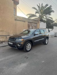 للبيع سيارة جيب شيروكي موديل 2016السيارة حلوة وجاهزة حادثها مدكر وبنيد...