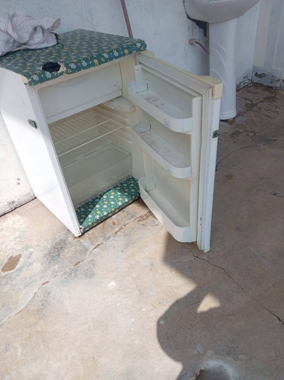 ثلاجة للبيع نظيفة وشغالة بسعر 50 وبيها مجال


**إذا كنت صاحب هذا الإعلان وتريد حذفه لأي سبب، رجاءا أرسل رسالة إلى الدعم الفني**