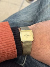 ساعة أوتوماتيك • ٢٥مم • مربع