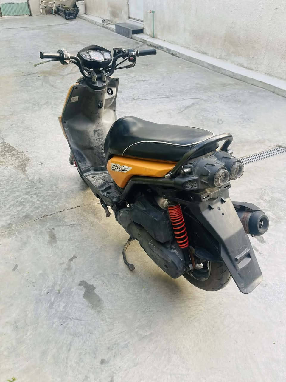 السلام عليكم جبلي للبيع  ٨٠٠  وبيها مجال مكان الدوره بدايت هورجب ***********
