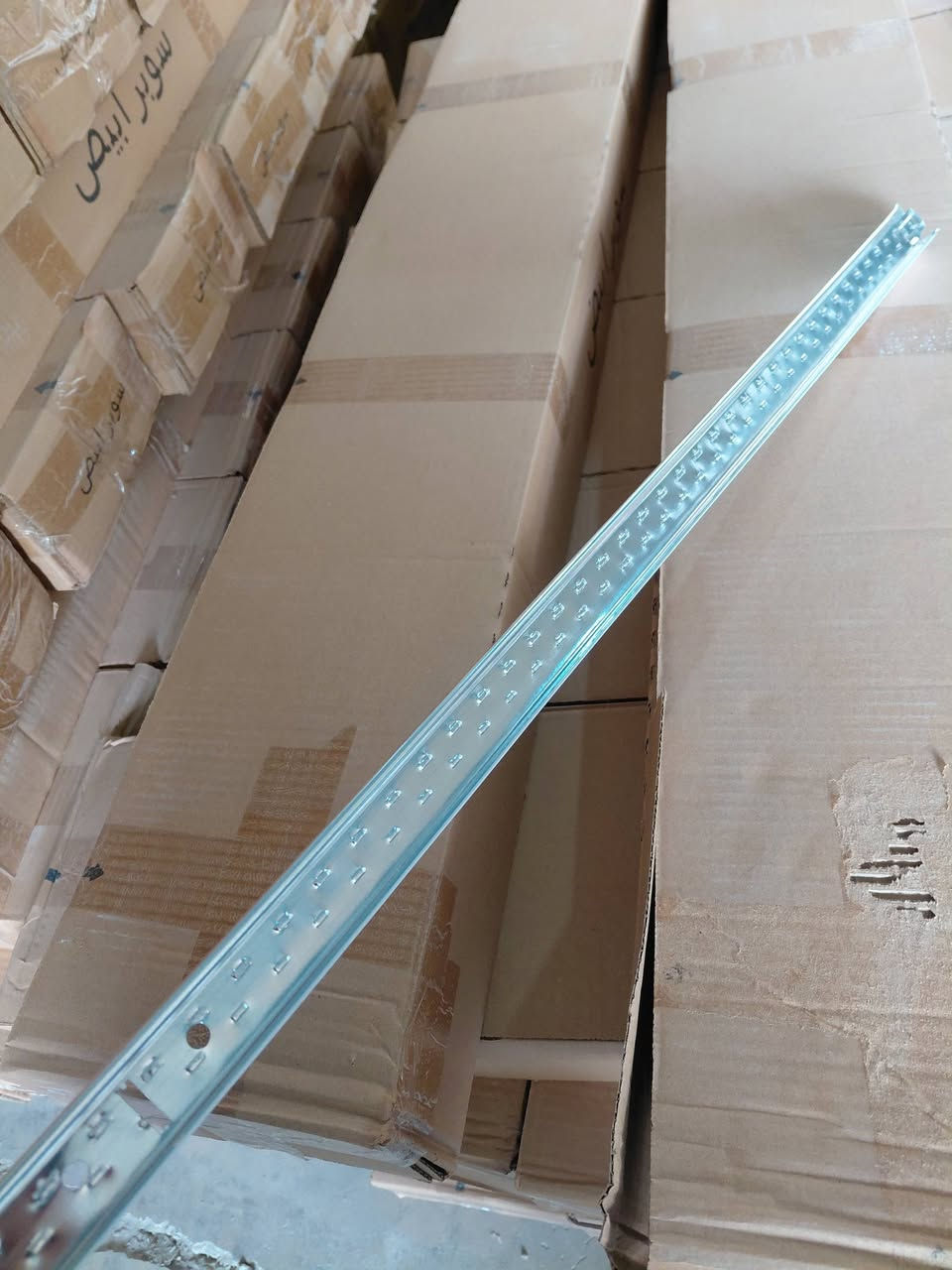 السلام عليكم يوجد حديد ابيظ ساده جمله فقط  يوجد توصيل لجميع المحافظات ***********
