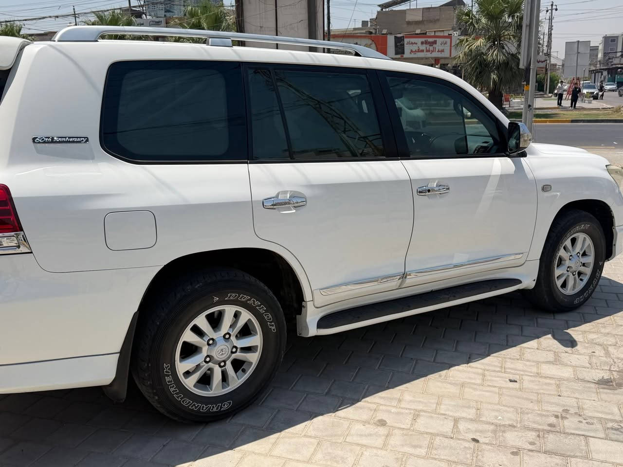 السلام عليكم 
لاندكروز 2009  السياره
 حيل جديده وكفاله عامه عدا بارد بسيط 
باسمي رقم مميز (حلو ) 
ماشيه 176.000 k.m
السعر 295 وبيهه مجال حك الجيه 
***********
