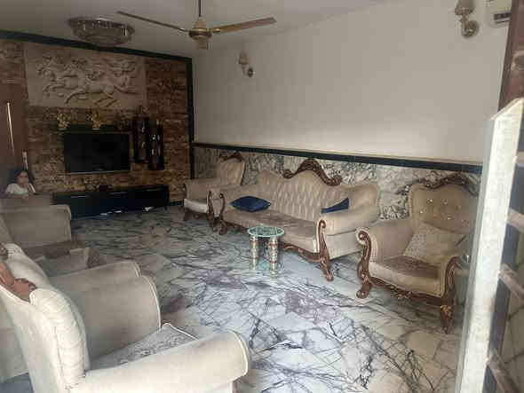 🏡 **بيت للبيع في زيونة – موقع مميز جدًا** 🏡
 
فرصة مميزة لامتلاك بيت راقٍ في أحد أفضل مواقع **منطقة زيونة / محلة 710**
 
🔹 **المساحة:** 300 متر مربع 🔹 **الواجهة:** 10 متر 🔹 **الأبعاد:** 10 × 30 🔹 **البيت حديث الإنشاء – تشطيب فاخر وحديث جدًا**
 
✨ **مواصفات البيت:** • كراج يتسع لـ **3 سيارات** • **مدخلان مستقلان** (مدخل للضيوف + مدخل للمطبخ) • استقبال كبير يليق بالضيوف • صالة واسعة ومريحة • مطبخ كبير وحديث • **6 غرف نوم سويت** • البيت مكون من **طابقين** • هول داخلي أنيق بتصميم عصري
 
📍 موقع استثنائي قريب من جميع الخدمات
 
📞 **للاستفسار والمراجعة:** **مكتب الاتكال العقاري** 
***********
