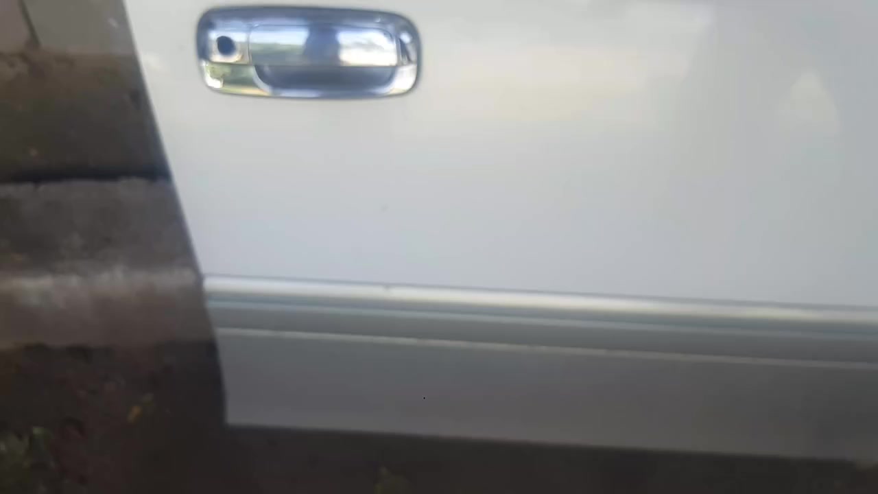 ويل كب عدد ٣ تايرات جدد 
باب ملكه وجاملغ عكس السايق 
***********
