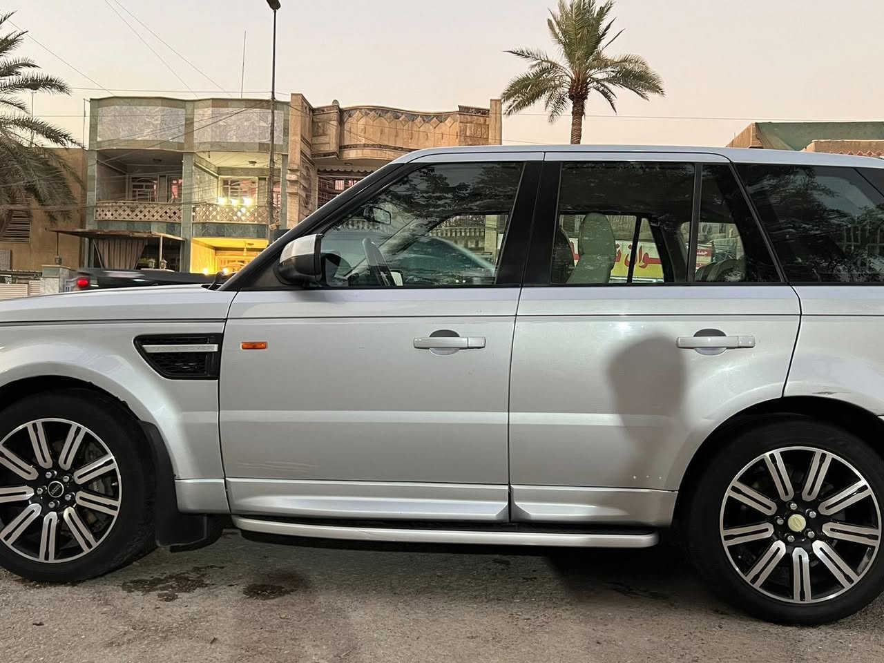 رانج ٢٠٠٨ محدث ٢٠١٣ 
عليها سيرفس كامل  مكينة سوبر 
بيع أو مراوس ترهم ١٢٥ بيها مجال 

‭٠٧٧٢ ٢٧٧ ٠٨٨٢‬
