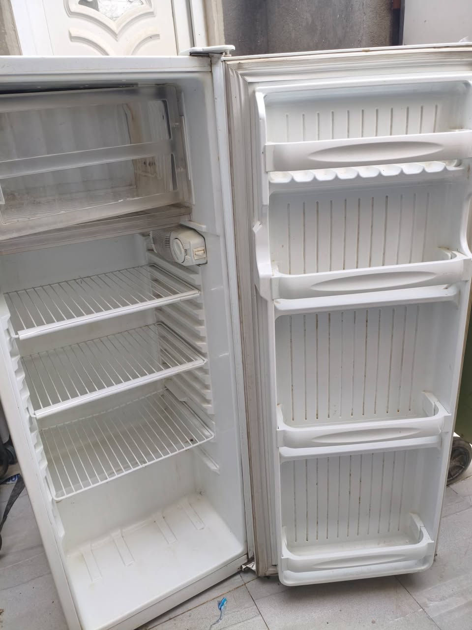 السلام عليكم
ثلاجه للبيع اي عطل مابيها السعر 100
حي القدس مجاور فوج الطوارئ 
***********
